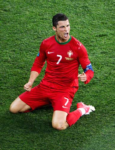 半场战报：海登海姆0-1弗赖堡，曼赞比建功（半场快讯：弗赖堡1-0领先海登海姆，曼赞比破门）