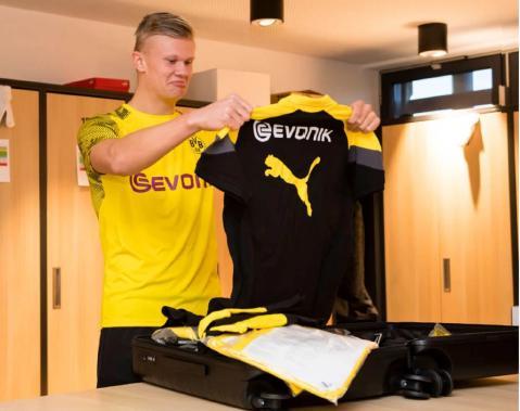 日本11月号码：藤田让瑠奇马7号、町野修斗9号、前田大然11号（日本队11月球衣号码：藤田让瑠奇马7号、町野修斗9号、前田大然11号）