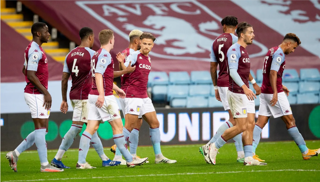 关系不错，阿诺德重返安菲尔德，和索博肩并肩走入球员通道（阿诺德重回安菲尔德，与索博并肩走进球员通道，关系融洽）