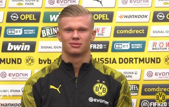 拉菲尼亚否认转会沙特传闻，斥媒体报道不实（拉菲尼亚辟谣赴沙特传闻，称相关报道失实）