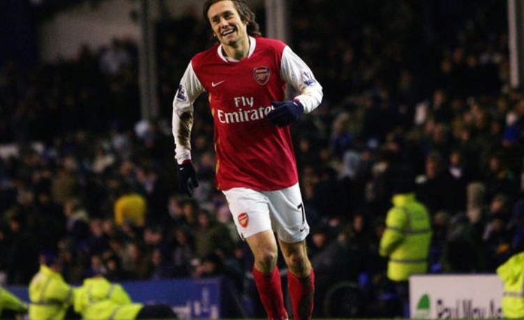 拜仁慕尼黑莱万多夫斯基帽子戏法（拜仁前锋莱万多夫斯基上演帽子戏法）