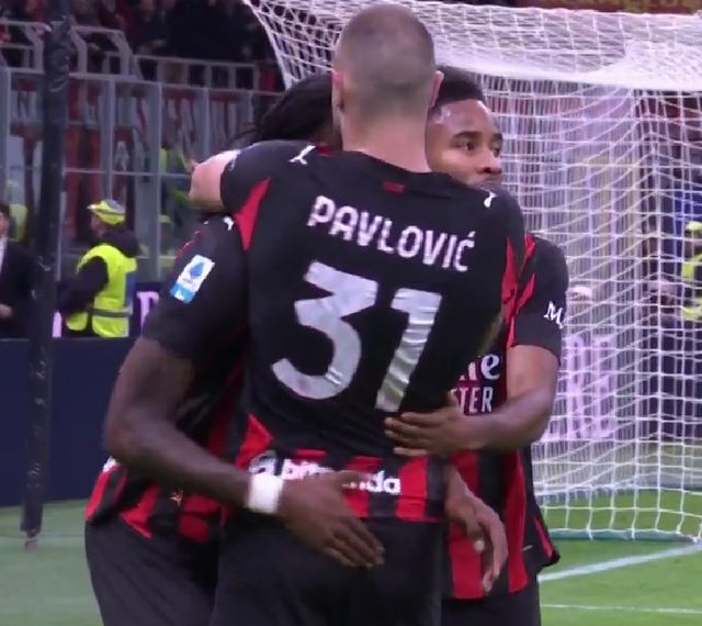 日职联半场：双方门将发挥神勇，福冈黄蜂0-0大阪钢巴（日职联半场战报：两队门神高接低挡，福冈黄蜂0-0大阪钢巴）