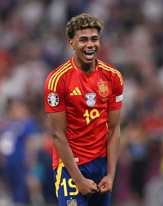 贝尔：被西媒抨击后我没有哭过，被批评我会继续奔跑和大笑（贝尔：遭西媒炮轰也未落泪，受批评仍会奔跑大笑）