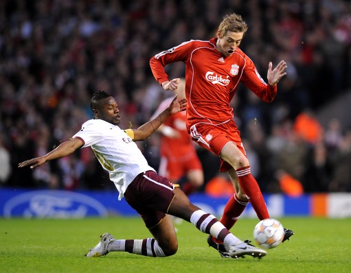 林诗栋：我没有让大家失望！胜利后亲吻胸前国旗（林诗栋：不负众望，取胜后深情亲吻胸前国旗）