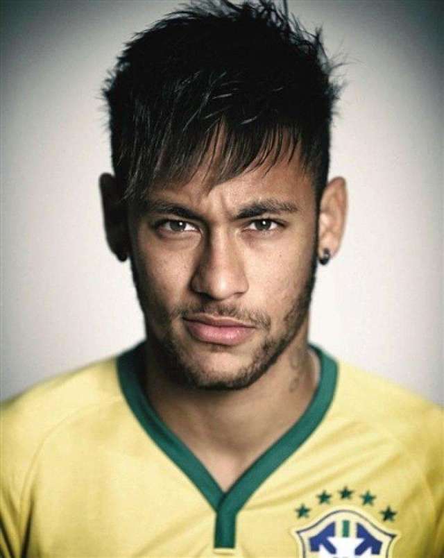 2亿欧元天价吓退巴萨！阿尔瓦雷斯转会悬了，三大原因揭秘（2亿欧要价令巴萨却步，阿尔瓦雷斯转会生变：三大关键原因揭晓）