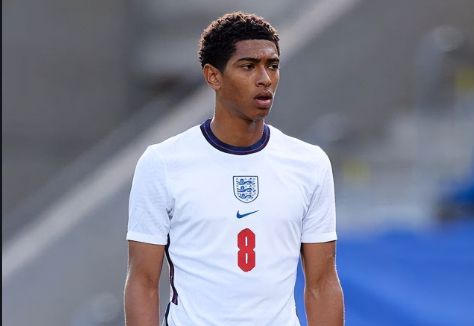 WAZ评沙尔克球员表现：两边翼卫灾难发挥，卡里乌斯超神（WAZ球员评分：沙尔克双翼卫灾难级失常，卡里乌斯神级发挥）