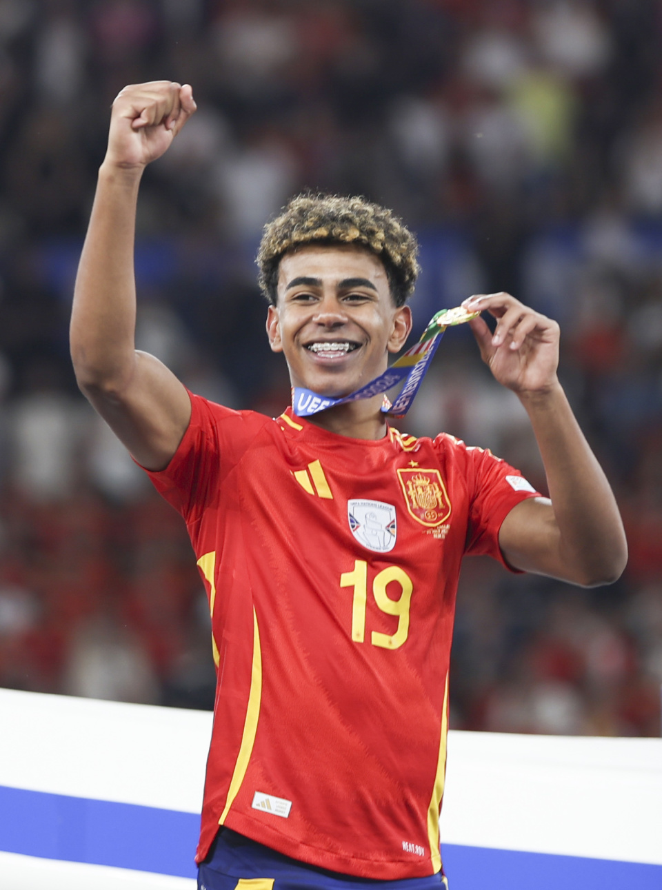 安德里希：边路不施加压力中路不贴防，这相当于邀请拜仁进攻（安德里希：边路缺压迫、中路不贴身，等于向拜仁发出进攻邀请）