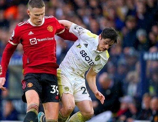 中超：武汉三镇2-0战胜上海申花（中超赛场：武汉三镇2-0力克上海申花）