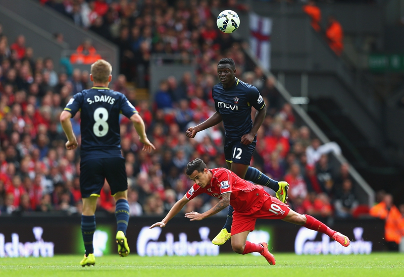 巴萨重返诺坎普进行公开训练，卡萨多：我梦想着在这里踢球（巴萨回归诺坎普开放训练，卡萨多：在这里踢球是我的梦想）