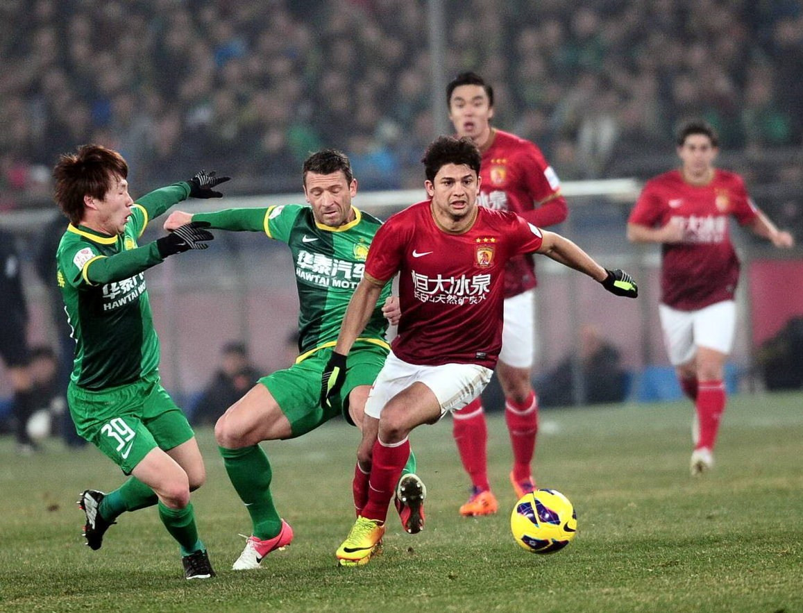 上海女排队长仲慧生日加练庆生（仲慧生日不休息，上海女排队长用加练庆生）