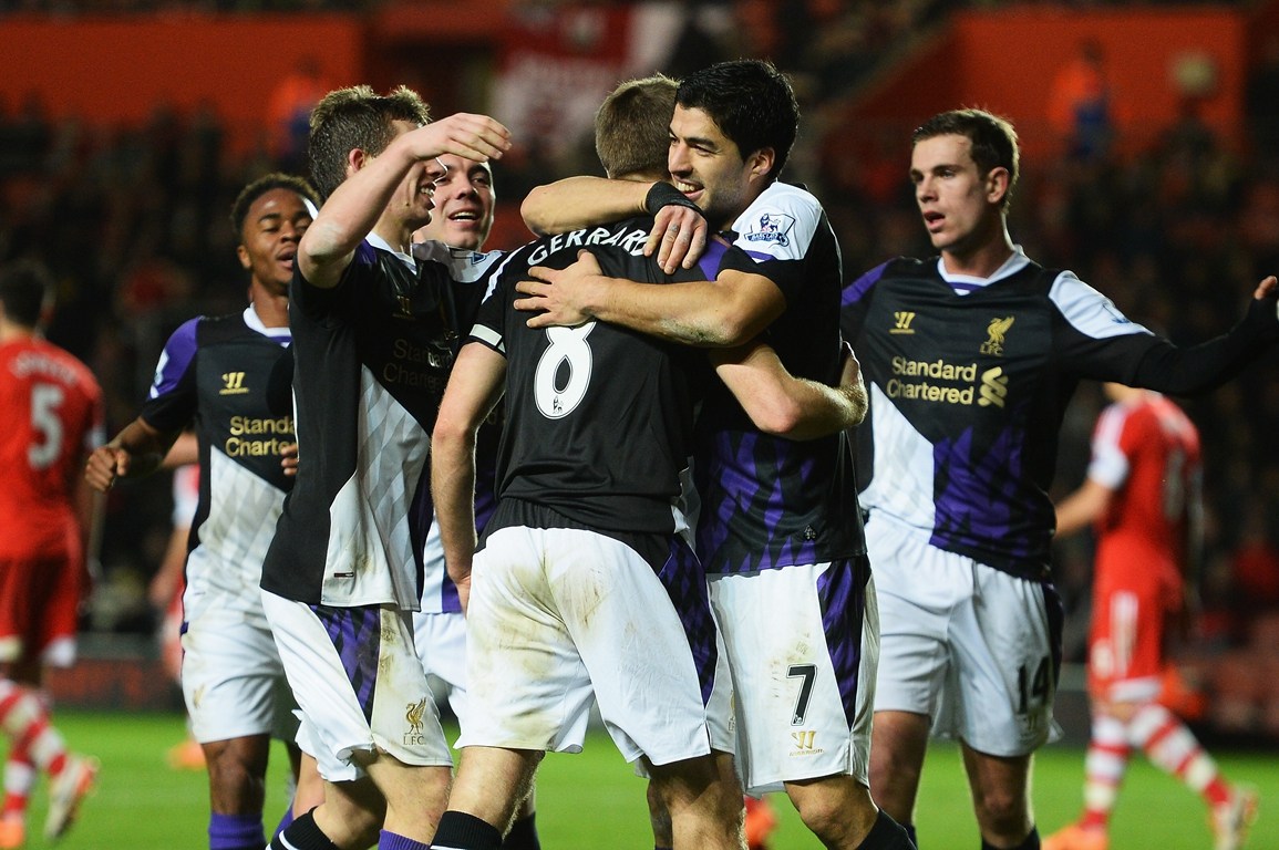 不满判罚，西蒙尼向裁判抗议：你不会给维尼修斯出牌的（西蒙尼不满判罚，质问裁判：为何不向维尼修斯出牌？）