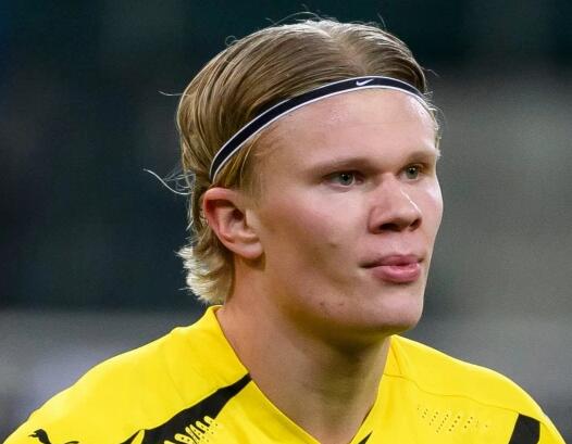 维尼修斯续约陷入僵局：皇马3000万天价要求引发博弈（维尼修斯续约谈判受阻：皇马3000万要价引发拉锯）